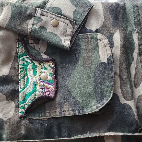 Beautiful Stories Embellished Patch Mixed Media Camoflague Utility Jacket Size S - Picture 9 of 12